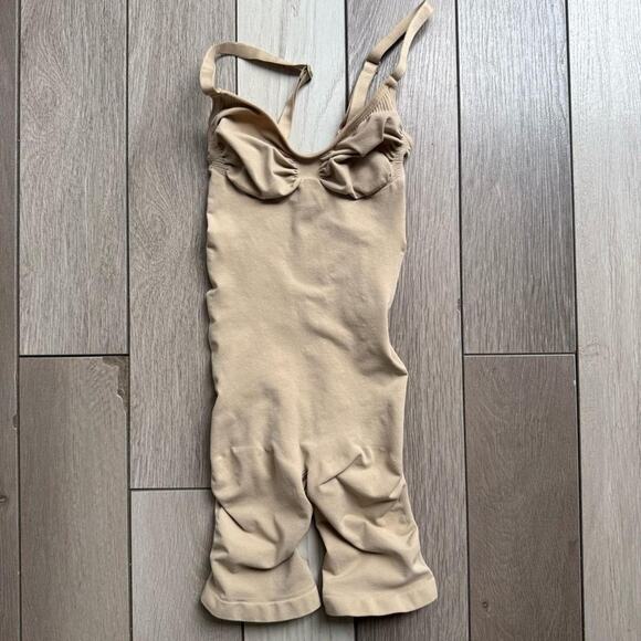 SKIMS Other - skims seamless bodysuit